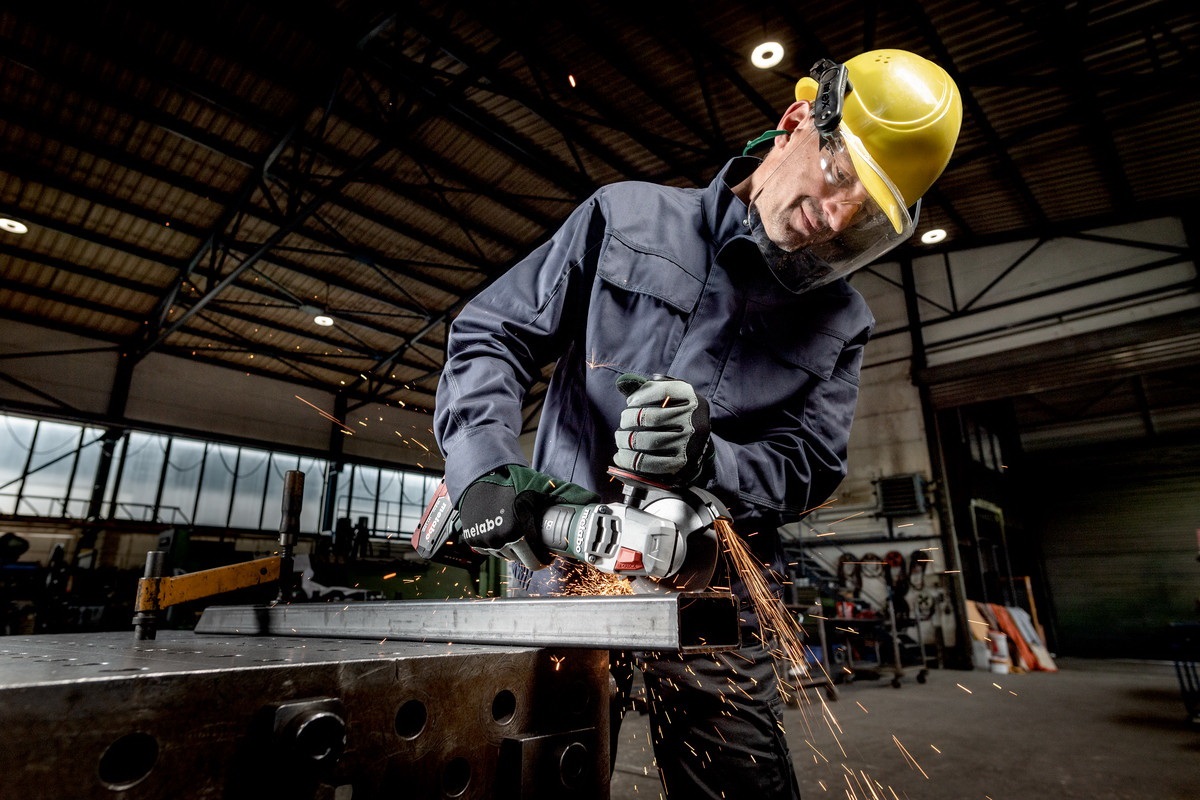 Углошлифмашина аккумуляторная Metabo W 18 LT BL 11-125 Quick