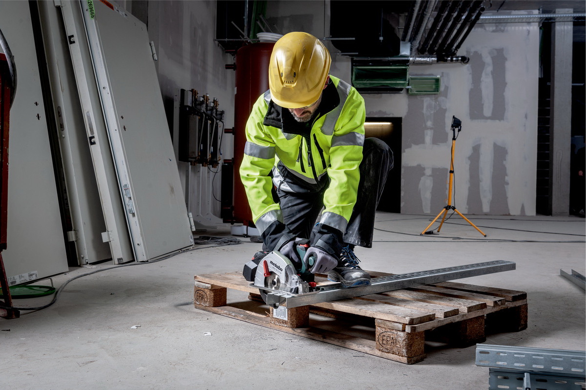 Циркулярная пила аккумуляторная Metabo MKS 18 LTX 58