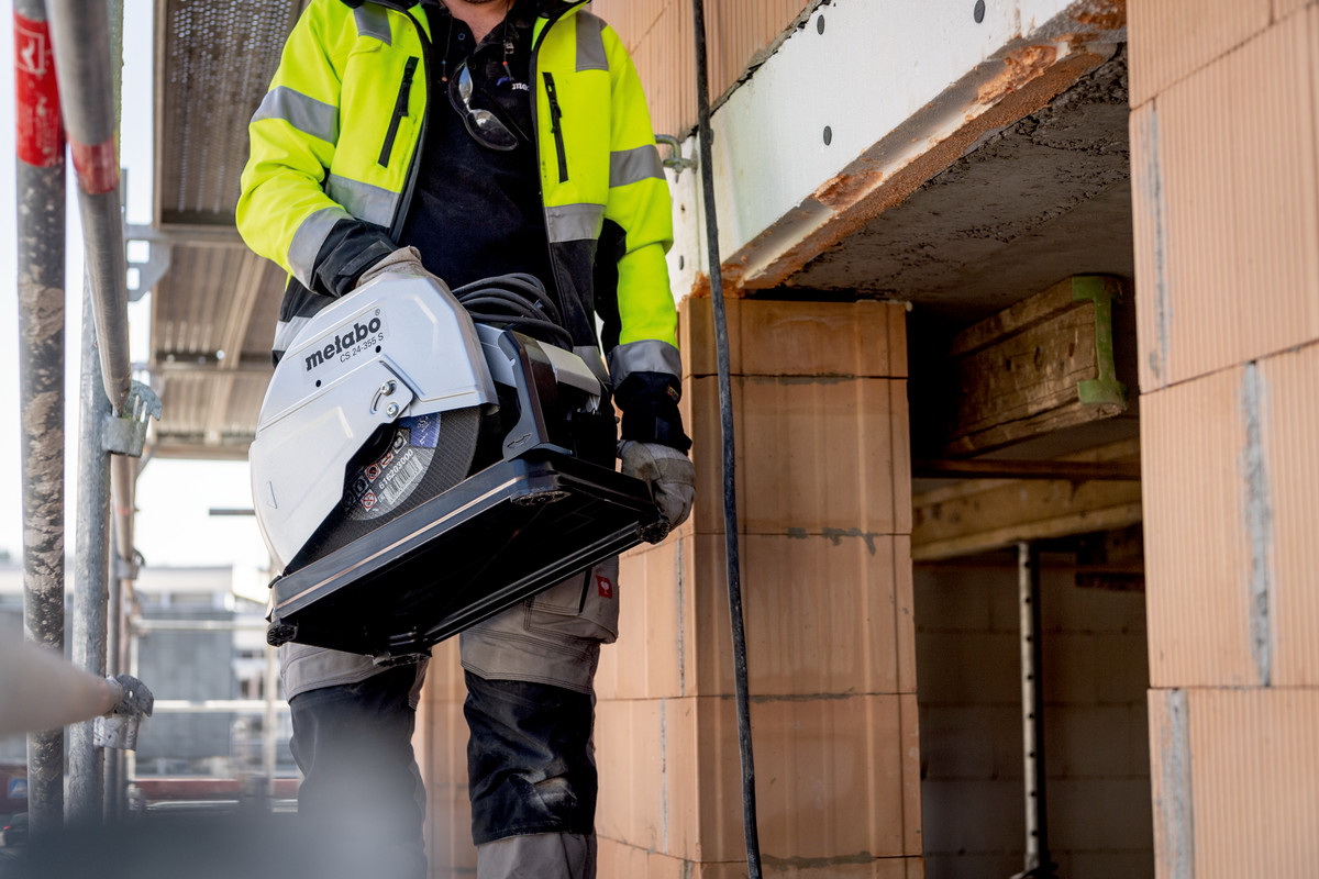 Монтажная пила Metabo CS 22-355
