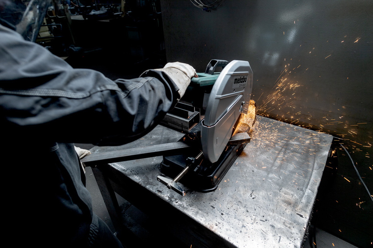 Монтажная пила Metabo CS 22-355