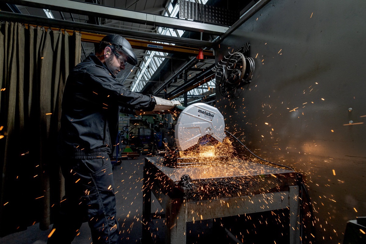 Монтажная пила Metabo CS 22-355