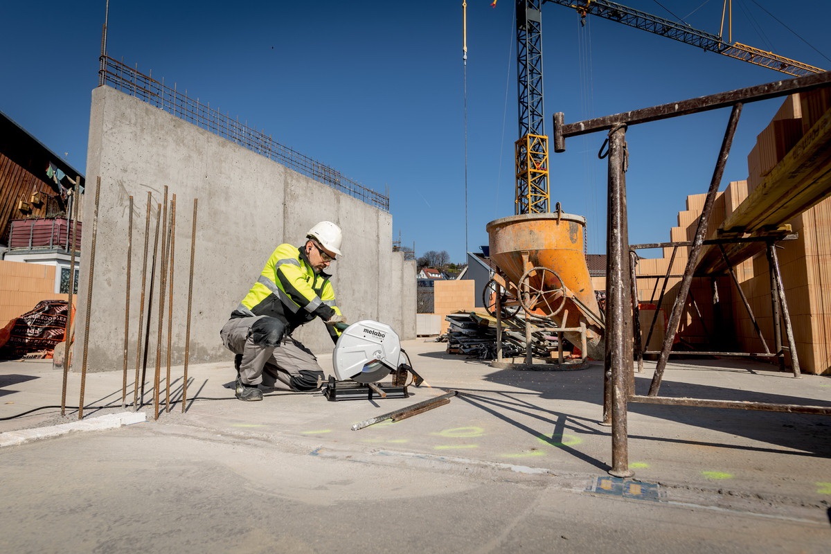 Монтажная пила Metabo CS 22-355