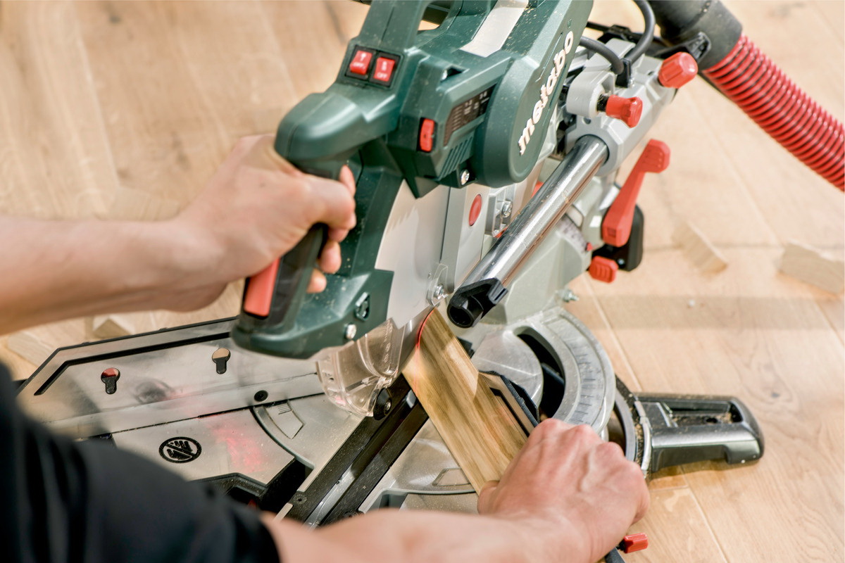 Торцовочная пила Metabo KGSV 72 Xact SYM