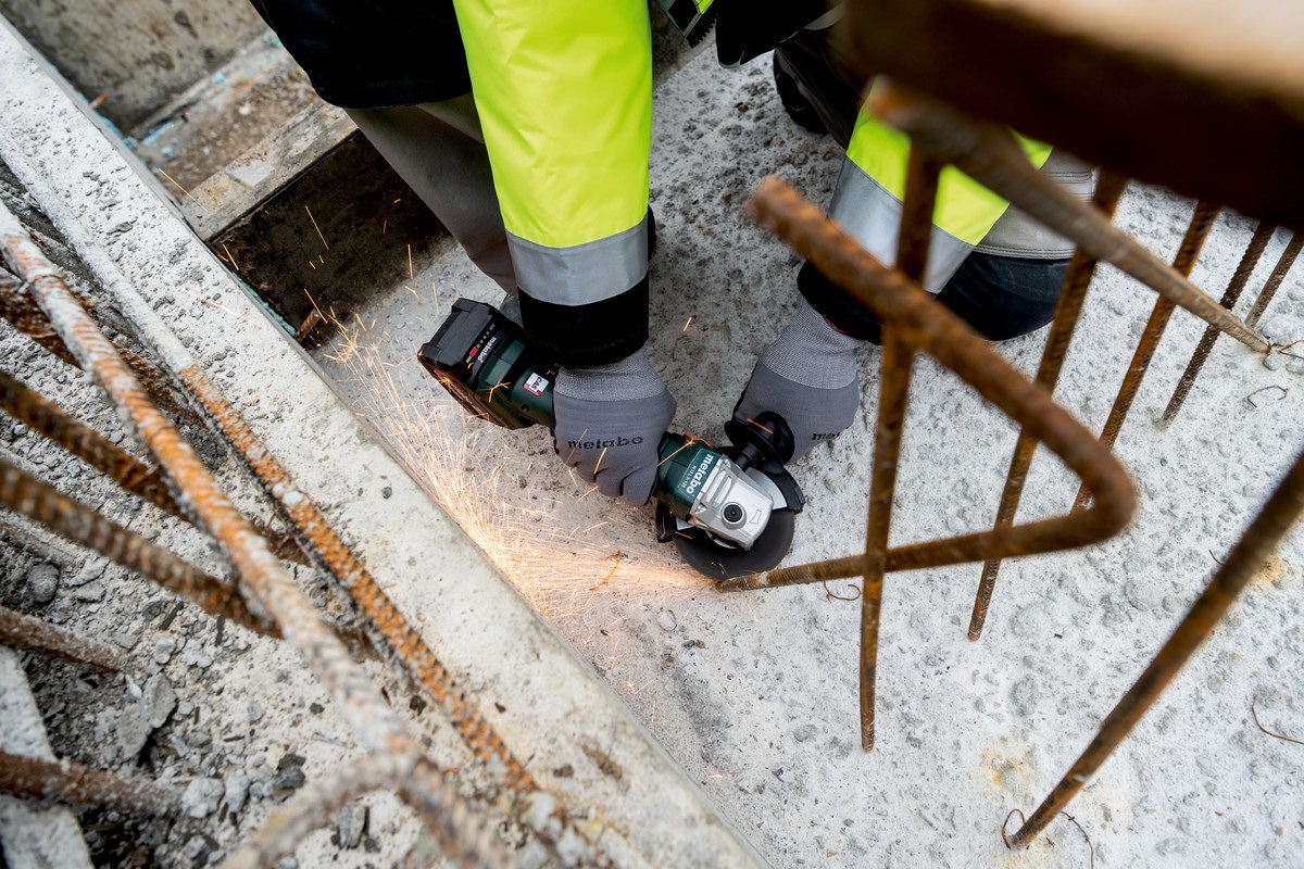 Углошлифмашина аккумуляторная Metabo W 18 L 9-125