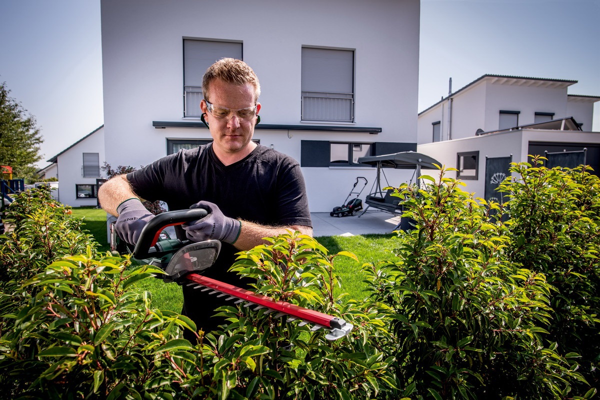 Кусторез аккумуляторный Metabo HS 18 LTX 45