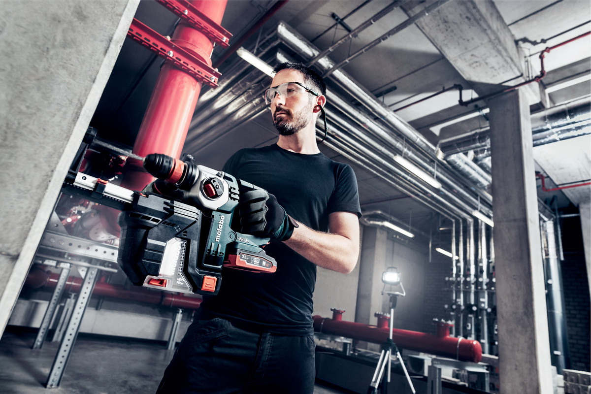 Перфоратор аккумуляторный Metabo KHA 18 LTX BL 24 Quick Set ISA