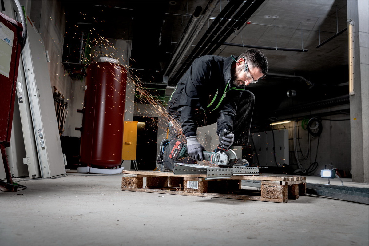 Углошлифмашина аккумуляторная Metabo WB 18 LTX BL 125 Quick