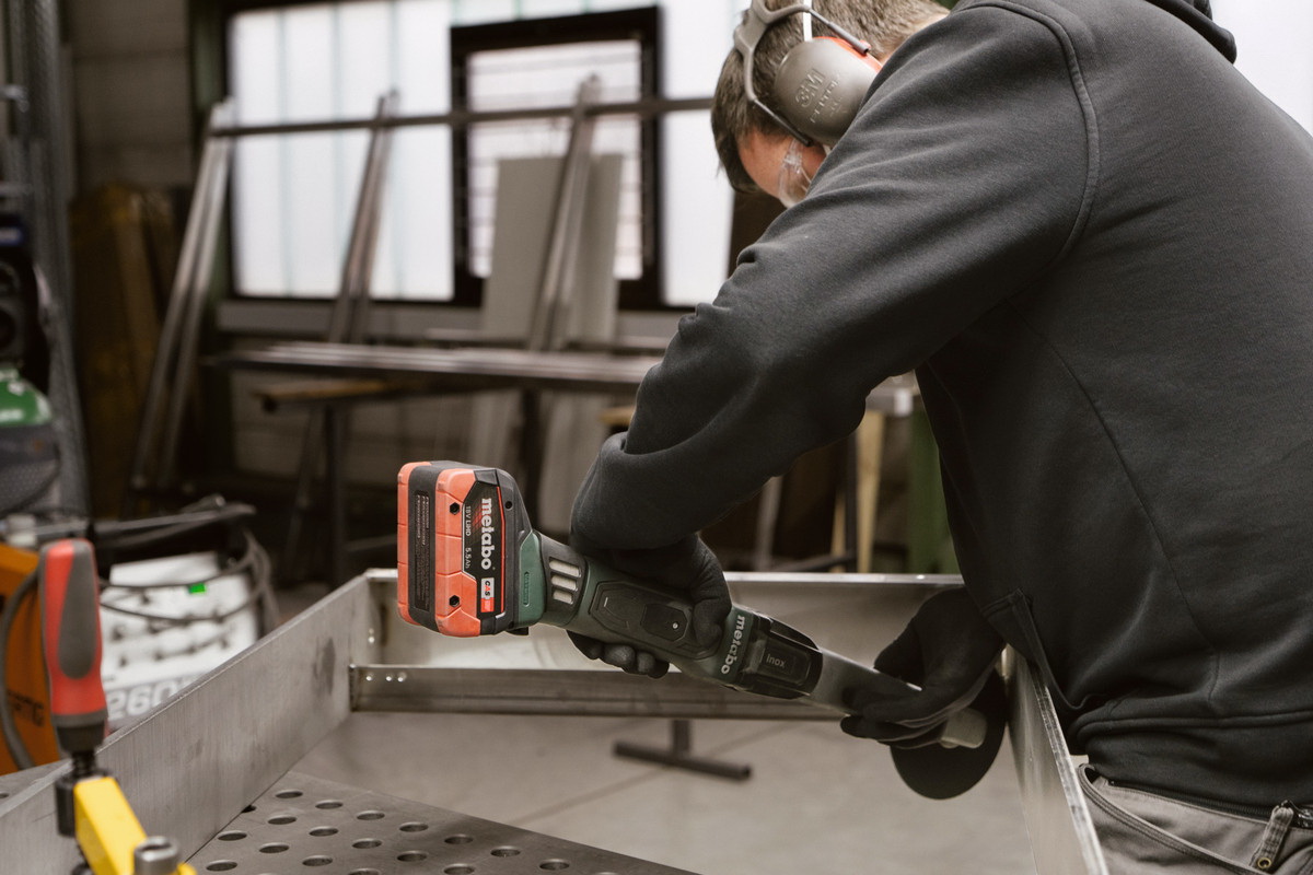 Аккумуляторный шлифователь угловых сварных швов Metabo KNS 18 LTX 150