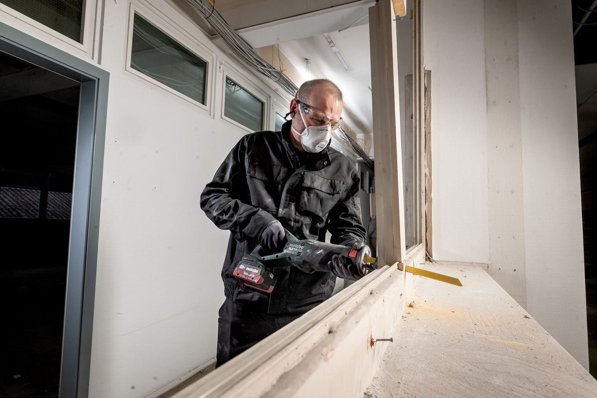 Пила сабельная аккумуляторная Metabo SSE 18 LTX BL
