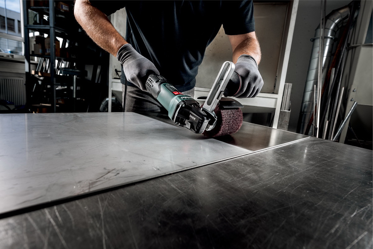 Щеточная шлифовальная машина Metabo SE 17-200 RT Set