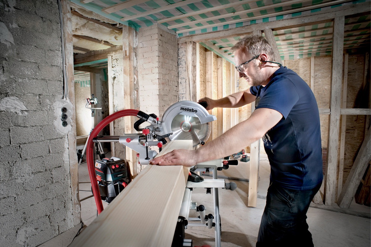 Торцовочная пила Metabo KGS 254 M Set