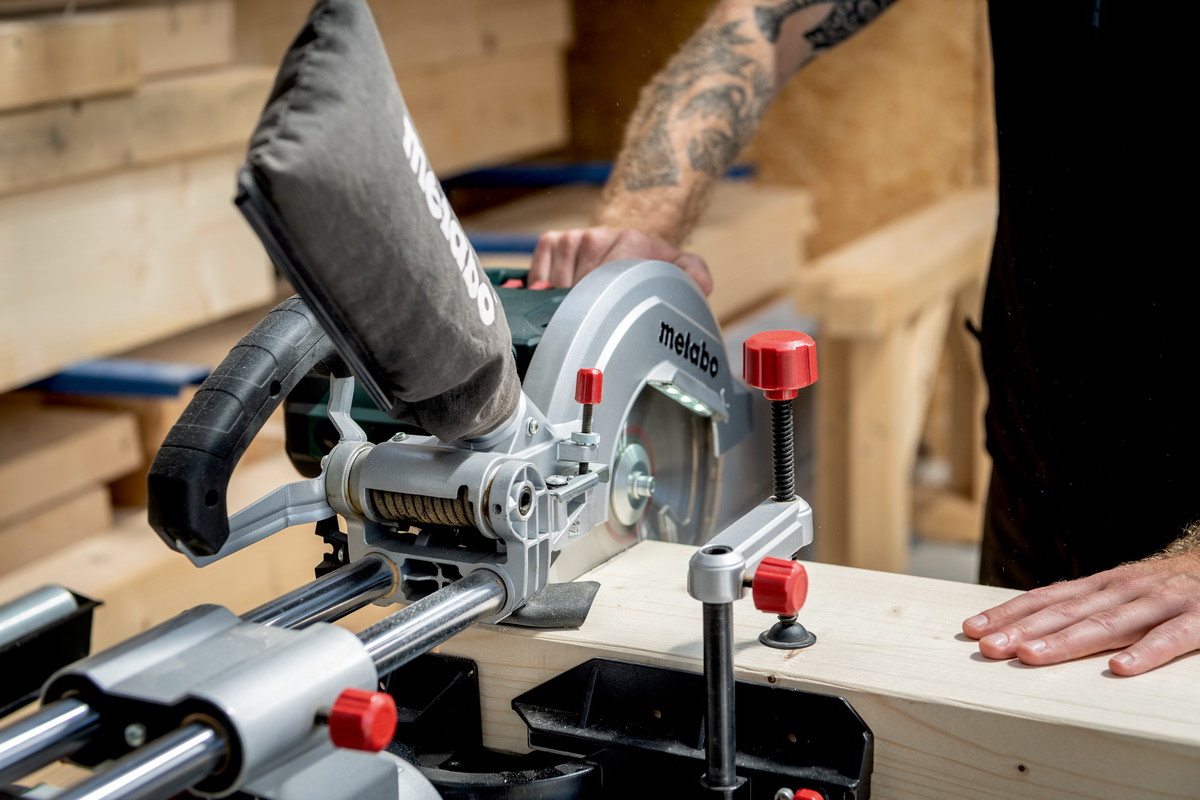 Торцовочная пила Metabo KGS 254 M Set