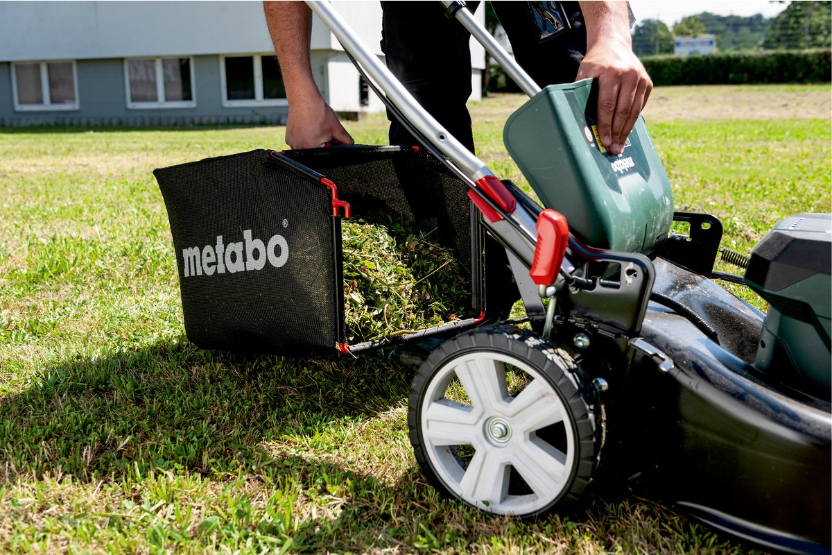 Газонокосилка аккумуляторная Metabo RM 36-18 LTX BL 46 + 2×5.2 Ah + З/У