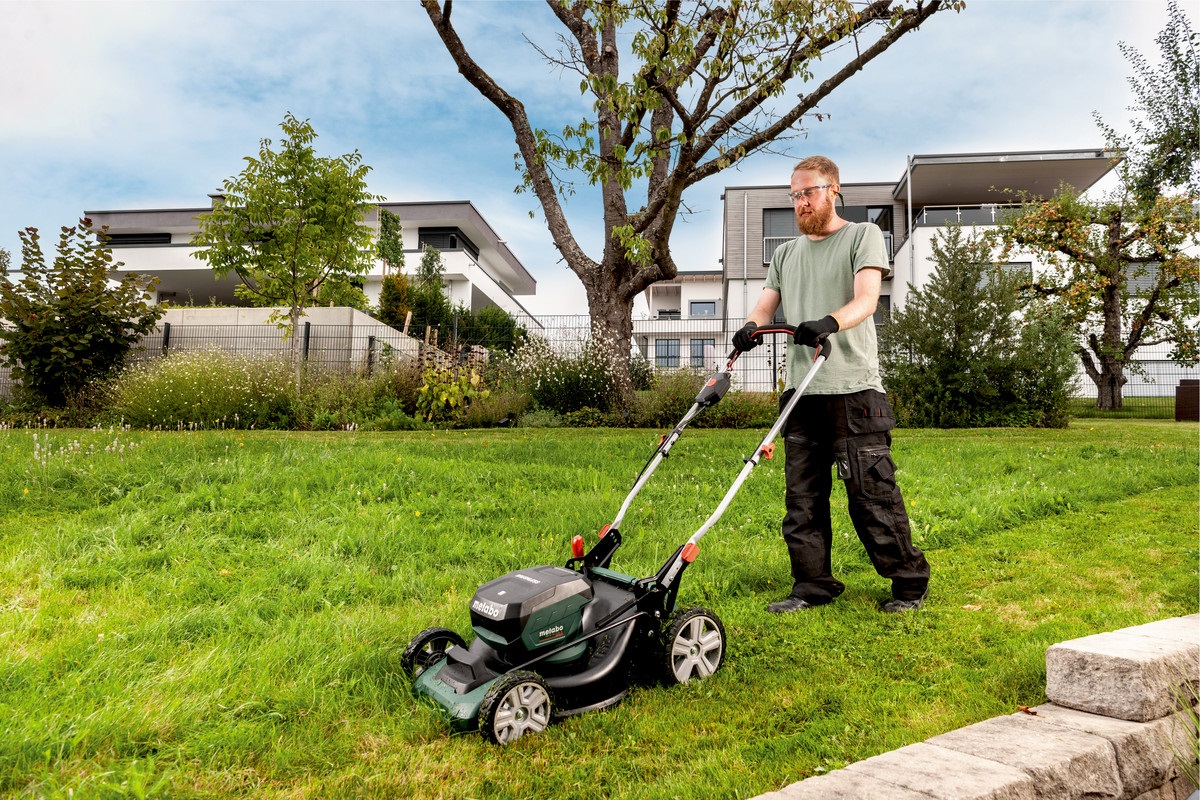 Газонокосилка аккумуляторная Metabo RM 36-18 LTX BL 46 + 2×5.2 Ah + З/У