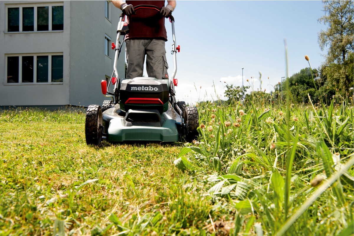 Газонокосилка аккумуляторная Metabo RM 36-18 LTX BL 46 + 2×5.2 Ah + З/У